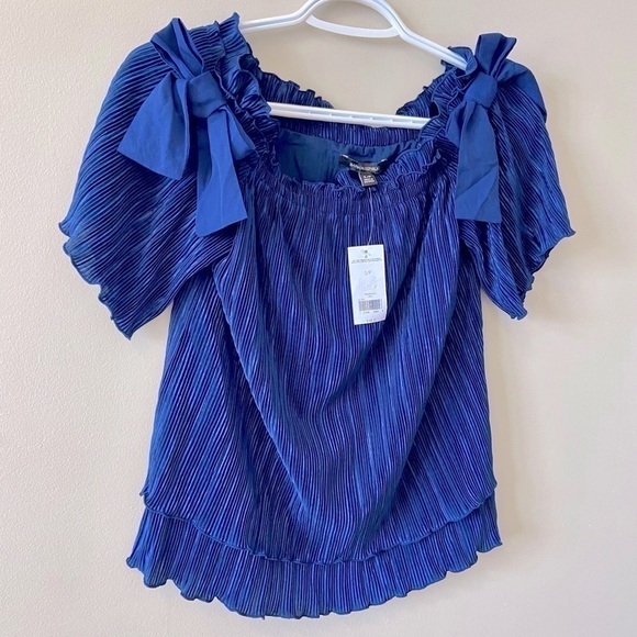 𝅺banana REPUBLIC Pleated Blouse With Shoulder Bow Detail | Blue | Small NWT - Picture 3 of 12